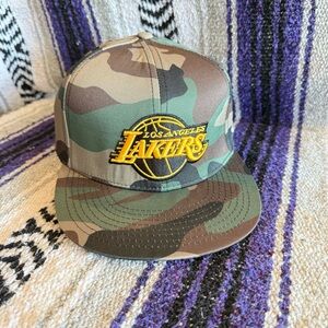 LOS ANGELES LAKERS NBA ULTRA-GAME Snapback HAT CAP Camo Basketball LA